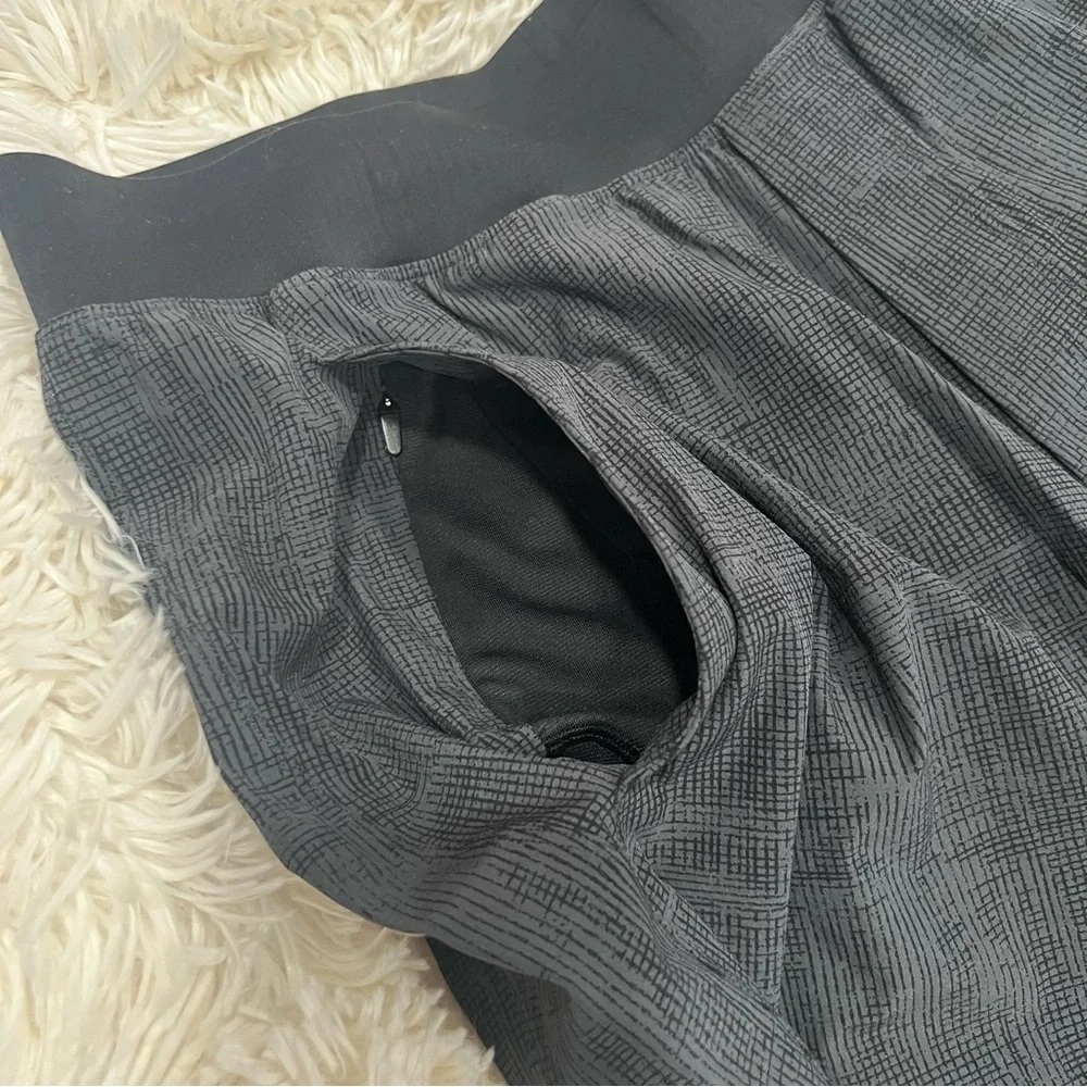 Lululemon Athletica men’s In mind shorts 9” grid lines deep black‎ size M